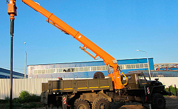 УБМ 85 крутит сваи под ангар